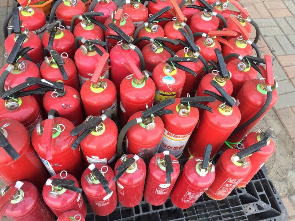 专业手提式灭火器回收报废 干粉/二氧 化碳灭火 器收购 消防器材