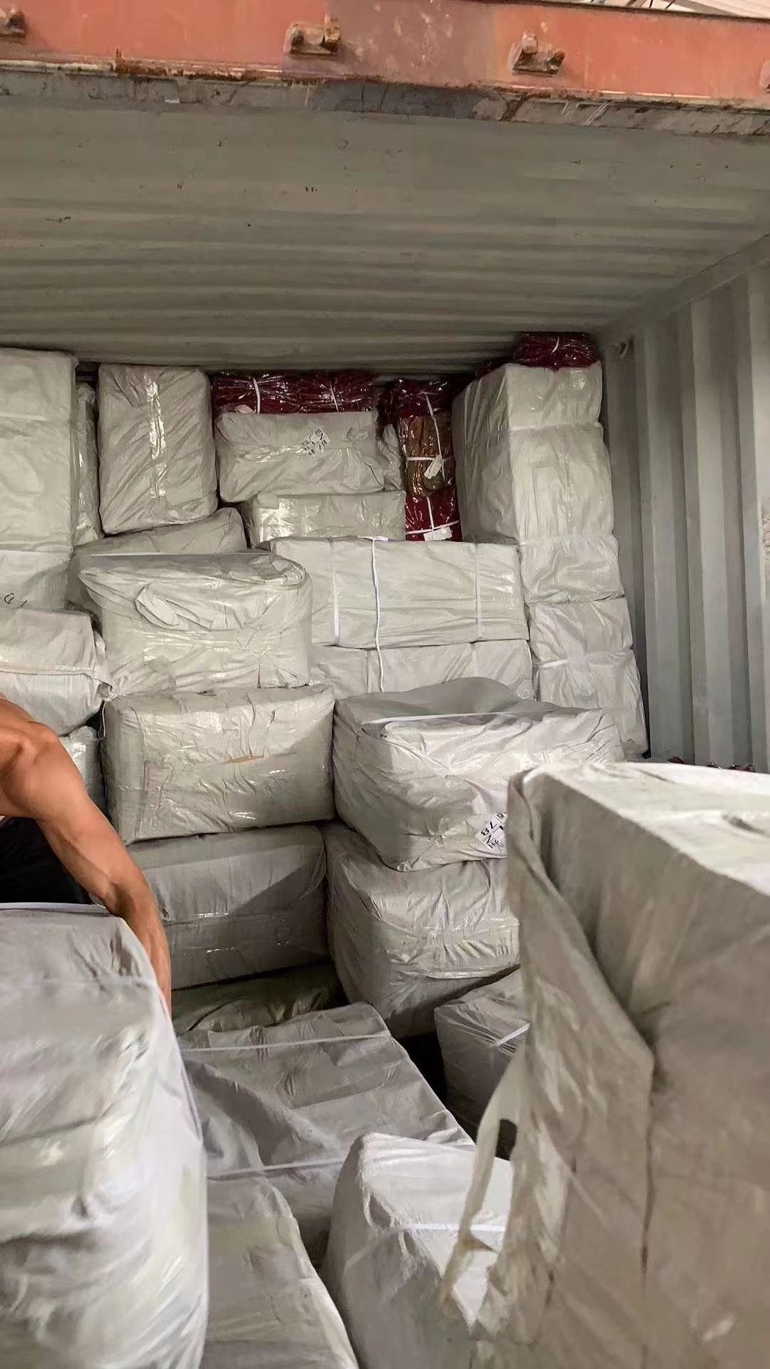 诚安物流12吨车深圳到香港塑胶制品货运安全便捷天天发车