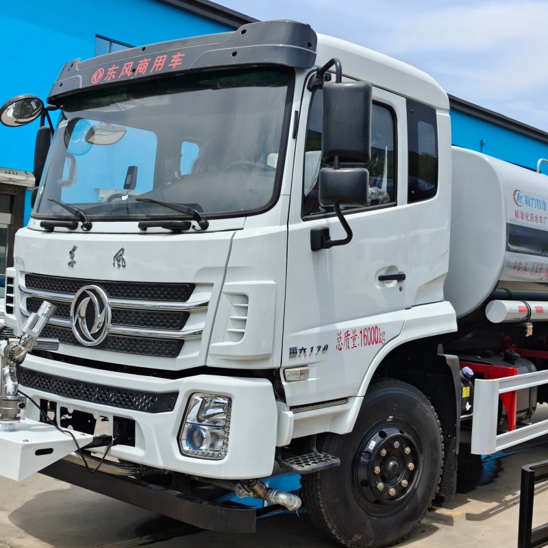  小型洒水车 国六排放标准 冲洗范围大 应急喷洒灭火车