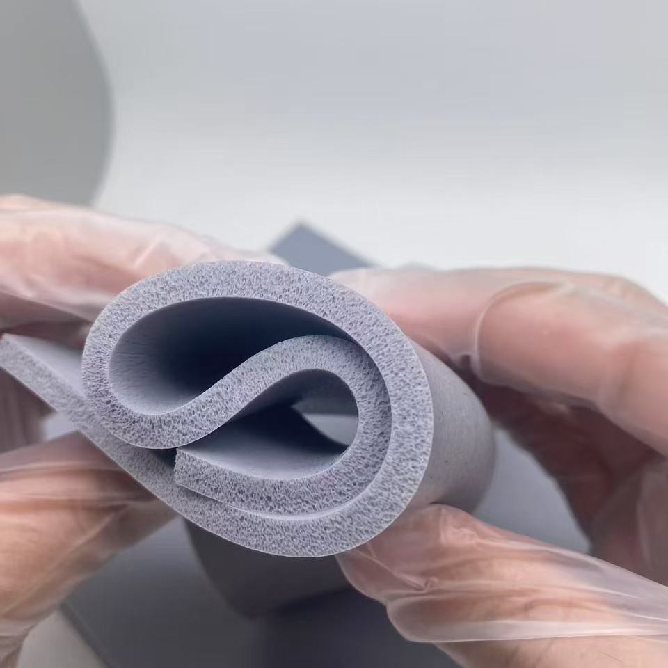 光面液态灰色硅胶发泡板耐高温阻燃减震防火新能源电池芯片密封垫