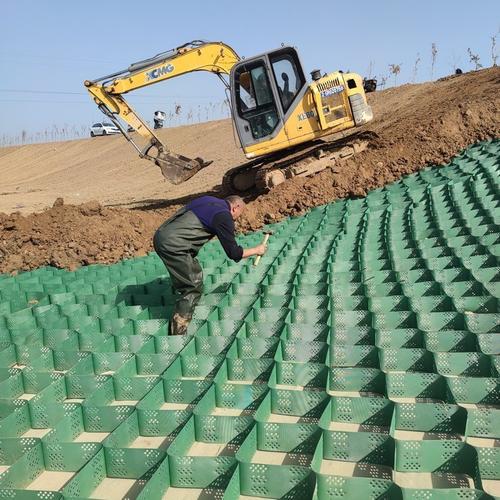 彦华 黄土湿陷路基处理 蜂巢格室 防止水土流失