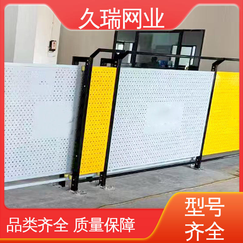 久瑞网业 坚实耐用 加粗加厚立柱 适用于公路 隔离网