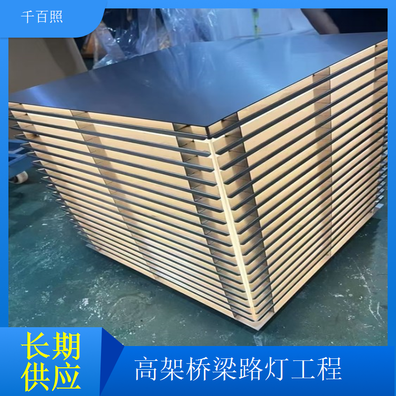 桥梁两侧对称路灯工程均匀照明无死角千百照