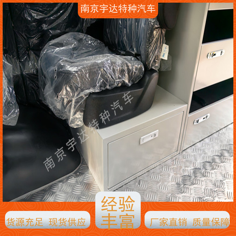 依维柯牌欧胜长轴救险车气防车型号：NJ5056XXHJ2E13座
