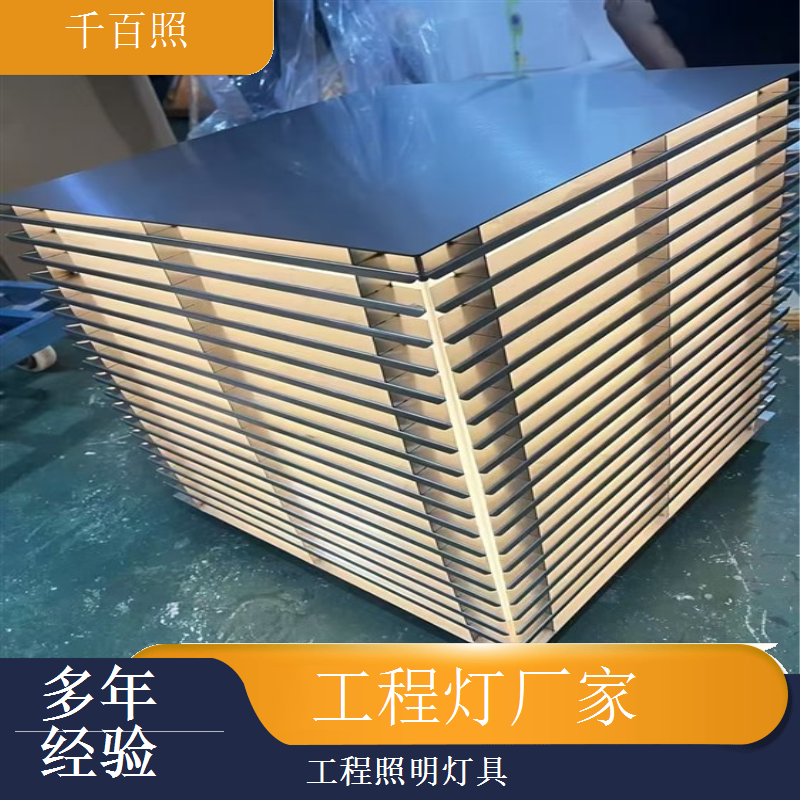 工程灯厂家生产通用接口灯具 兼容多种安装支架配件千百照
