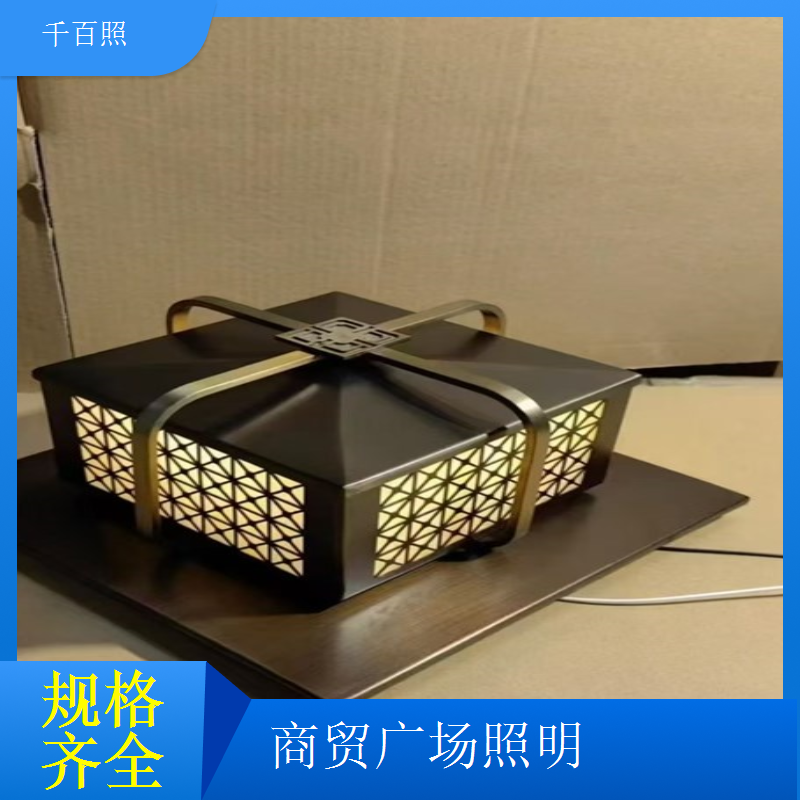  广场高杆灯助力城市亮化 提升夜间城市形象千百照
