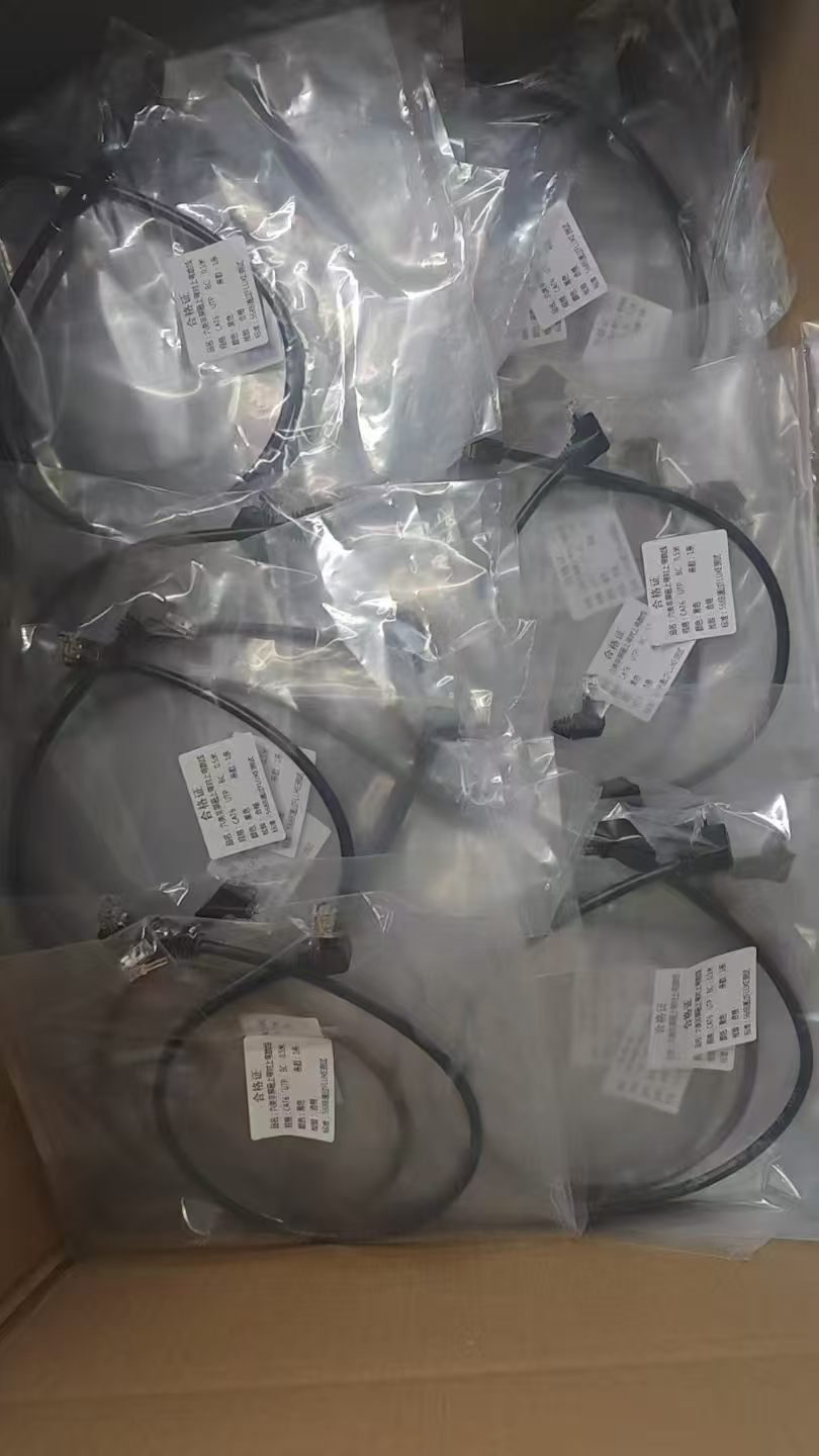 光纤跳线 UTP CAT5E 7/0.16 双屏蔽直对弯 极细28AWG 生产厂家