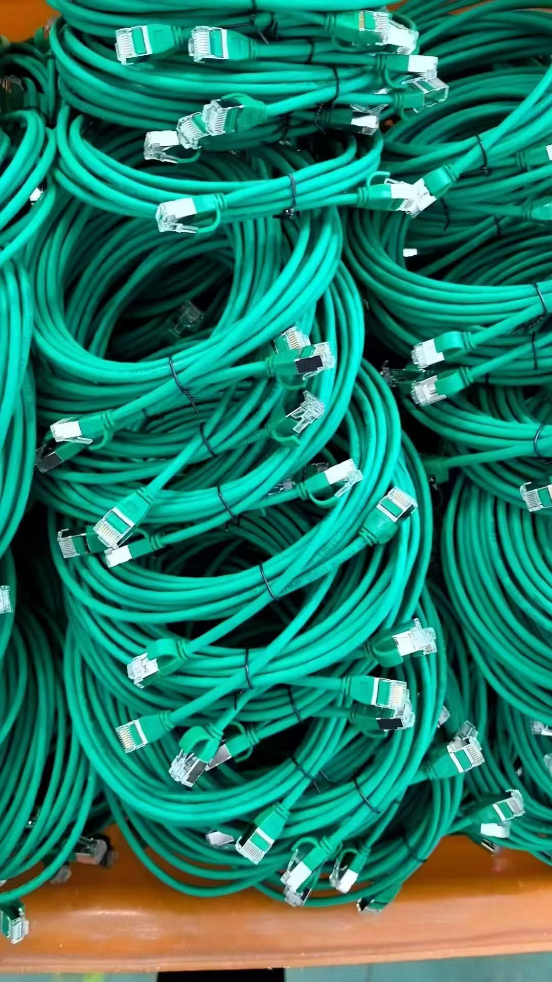 光纤跳线 UTP CAT5E 7/0.16 双屏蔽直对弯 极细28AWG 生产厂家