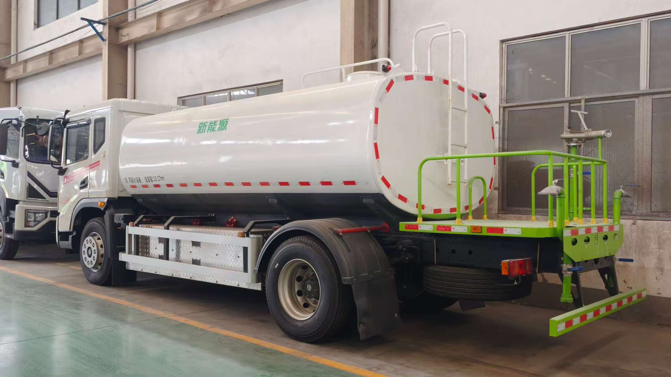 东风天锦 应急喷洒灭火车 环卫洒水车 C证驾驶 侧喷绿植浇灌