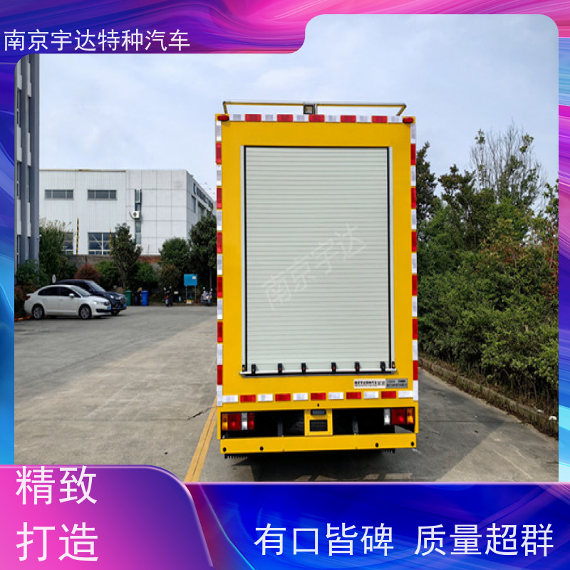 五十铃油田抢险车3.0排量底盘型号：QL1040BUHAY包上户