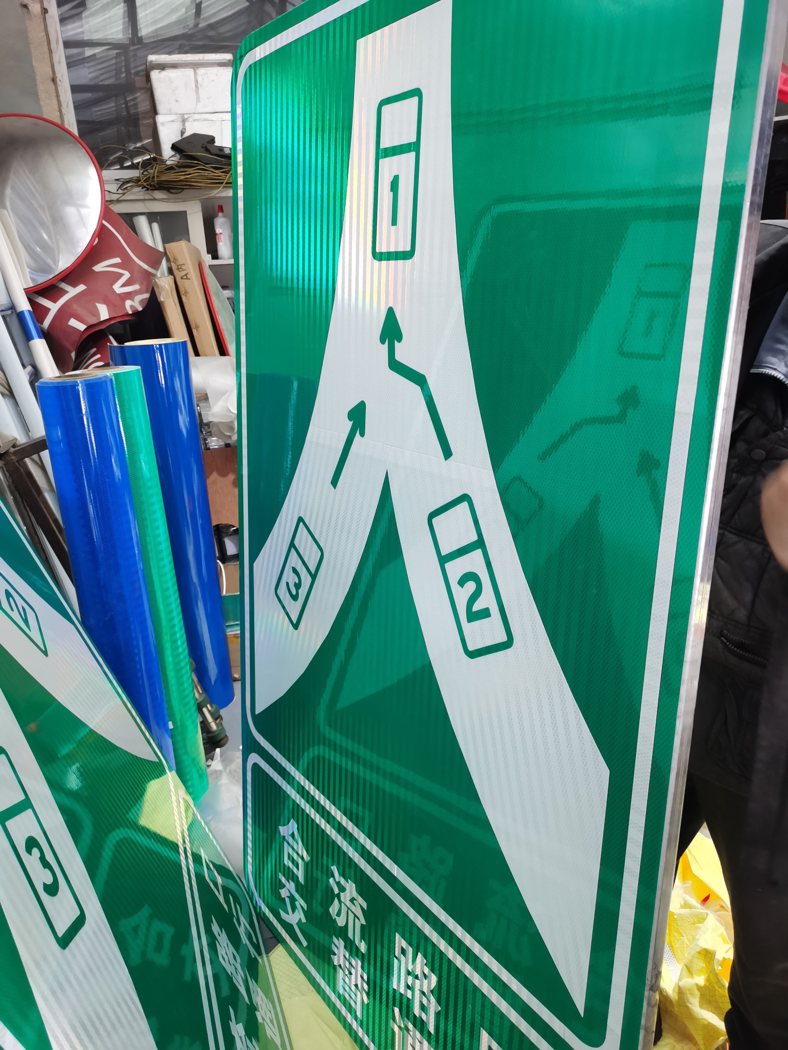 金路达 城市道路 指示标志牌 抗风等级高不易被风吹倒。