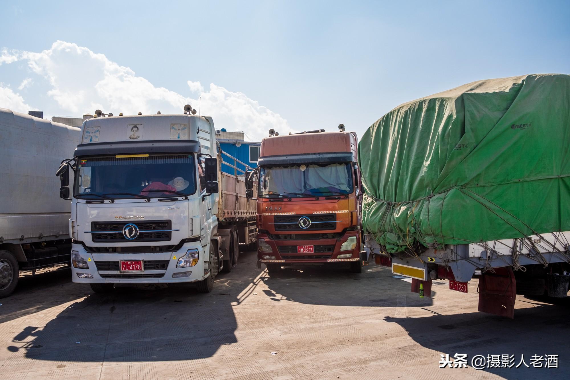 云南瑞丽实拍缅甸大货车：各国品牌都有，只看到一个中国品牌
