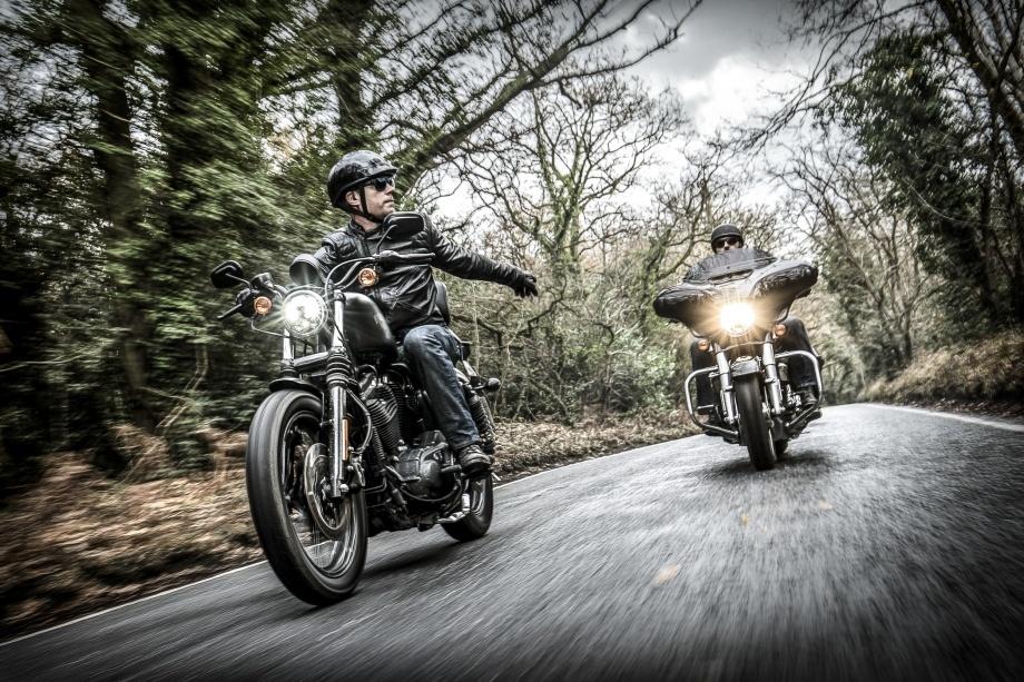 一组动感炫酷的哈雷摩托车照片，完美诠释了速度与激情，超震撼