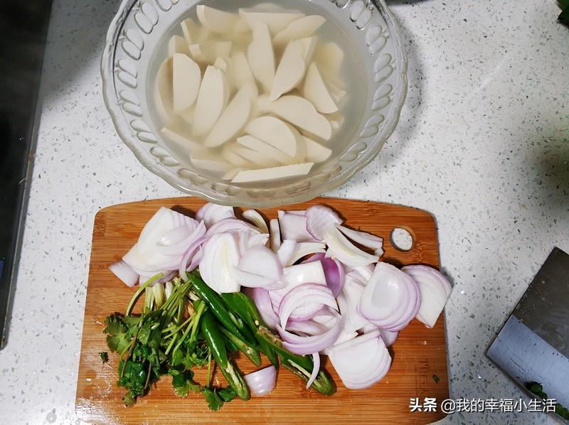 已婚夫妻的情人节，有做饭的，有送礼物的，这就是普通家庭的幸福