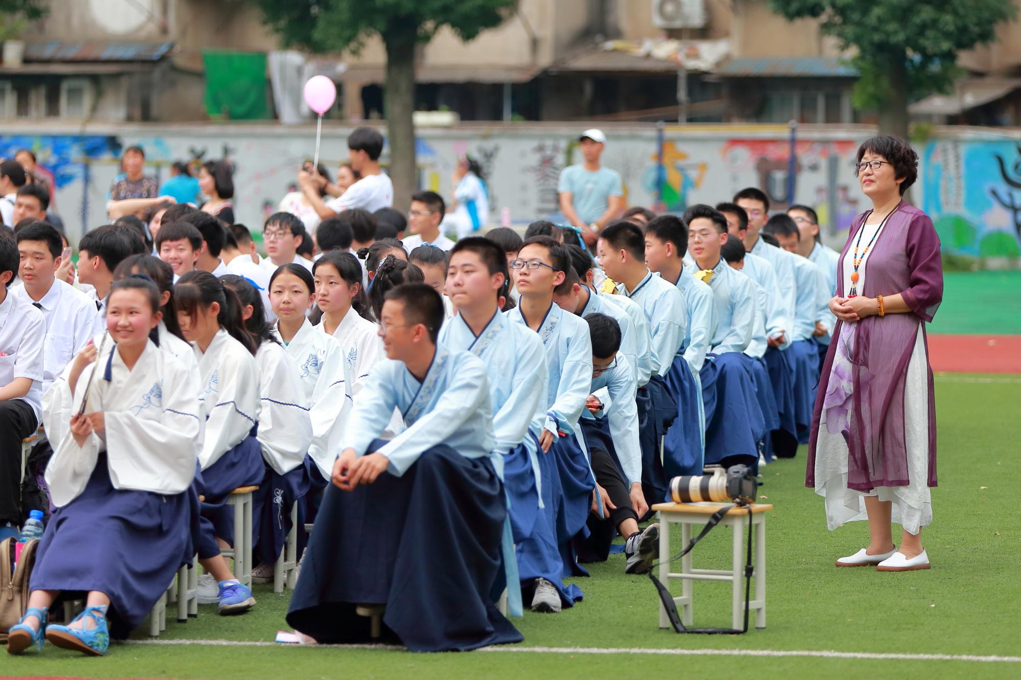 铭记成长、追梦未来：安庆二中2018届九年级毕业典礼隆重举行