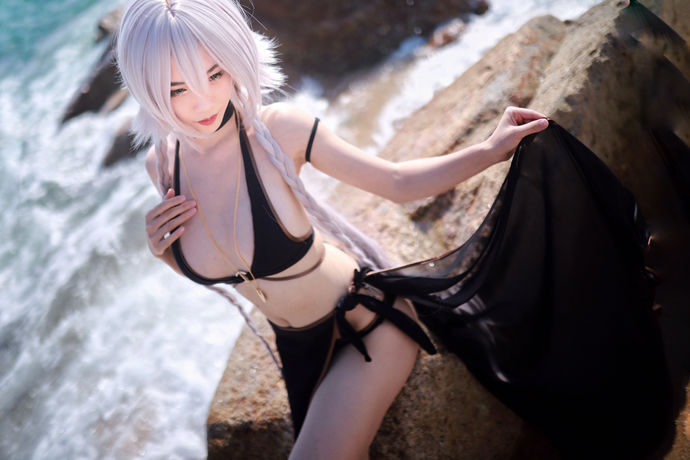 抖娘-利世 cosplay作品 黑贞德泳装 喵纪元 (2).jpg