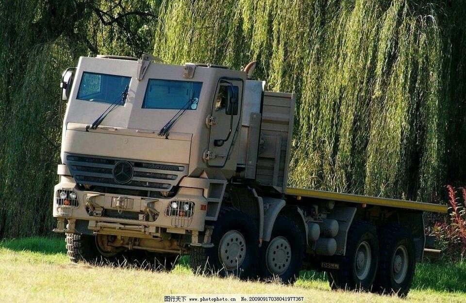 最硬朗最帅气的军用卡车，8X8全轮驱动，奔驰4151军用卡车