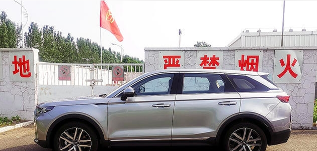 全新一汽奔腾T99内饰图来了!车长4.8米 224马力配2.0T+6AT