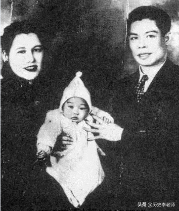 老照片回顾李小龙的一生：师父叶问断言他短命，徒弟为他守墓至今