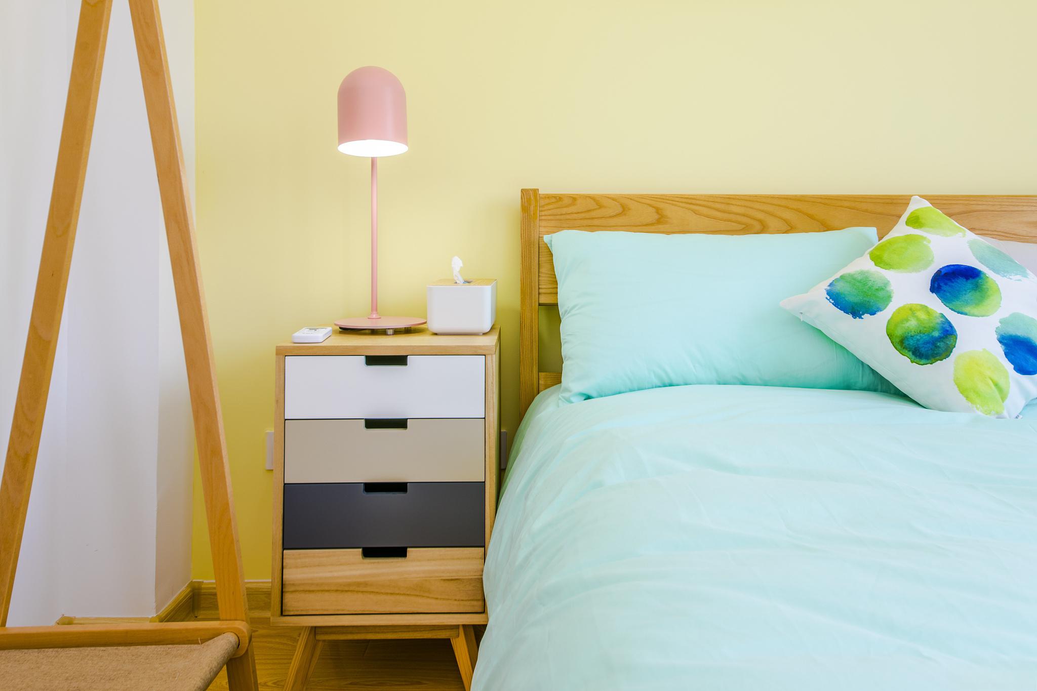 小卧室装修攻略 你是否曾经想过如何将不到10平米的小卧室装修得既