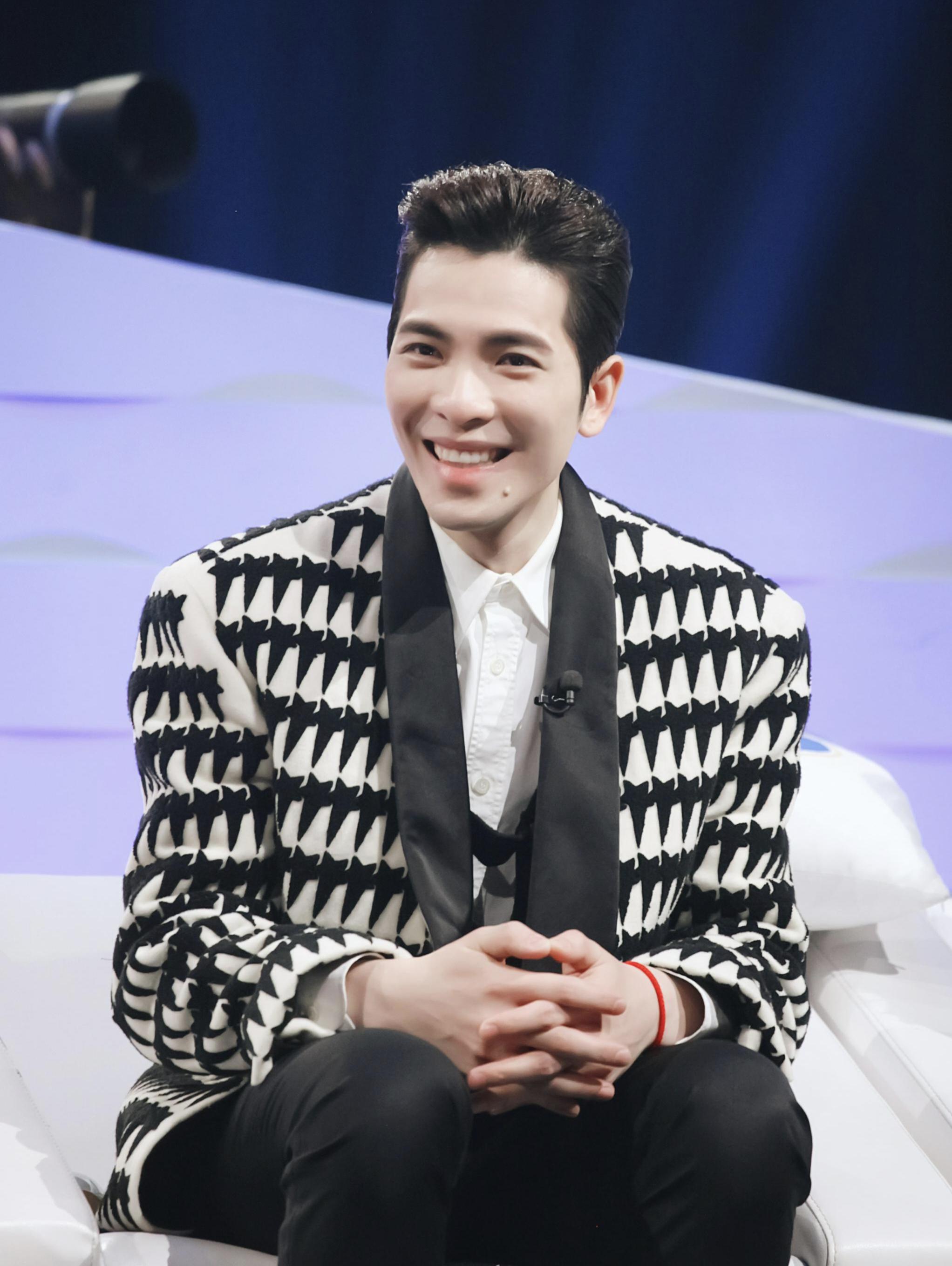 萧敬腾:爱情助他走向成功 萧敬腾向林有慧求婚成功,跨越16年的陪伴