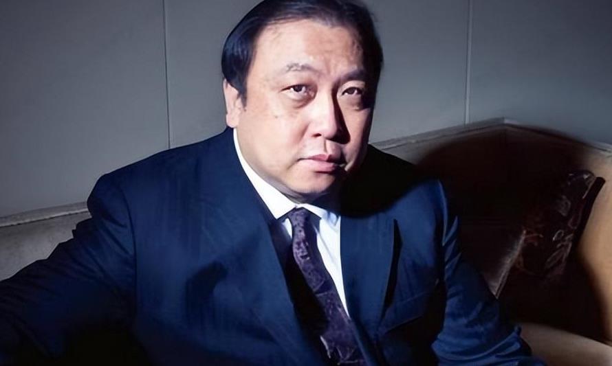 风流烂片导演 王晶是名副其实的"导演之子",他的父亲是著名导演王天林