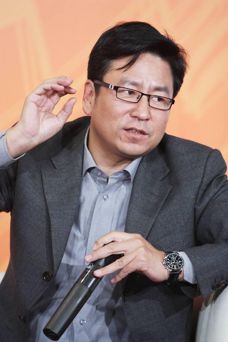 白岩松:抑郁症康复故事 白岩松是一位备受尊敬的主持人,但在1992年,他