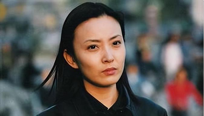 刘威葳是一位备受瞩目的电视剧演员,她在电视剧《征服》中饰演的烂贩