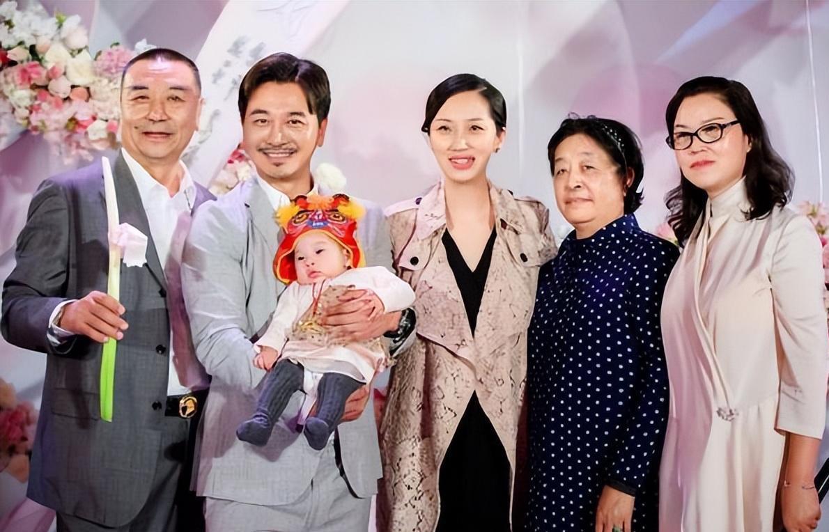 唐嫣罕谈婚后生活 唐嫣和罗晋常年两地分居,女儿由外公照顾,两人已经