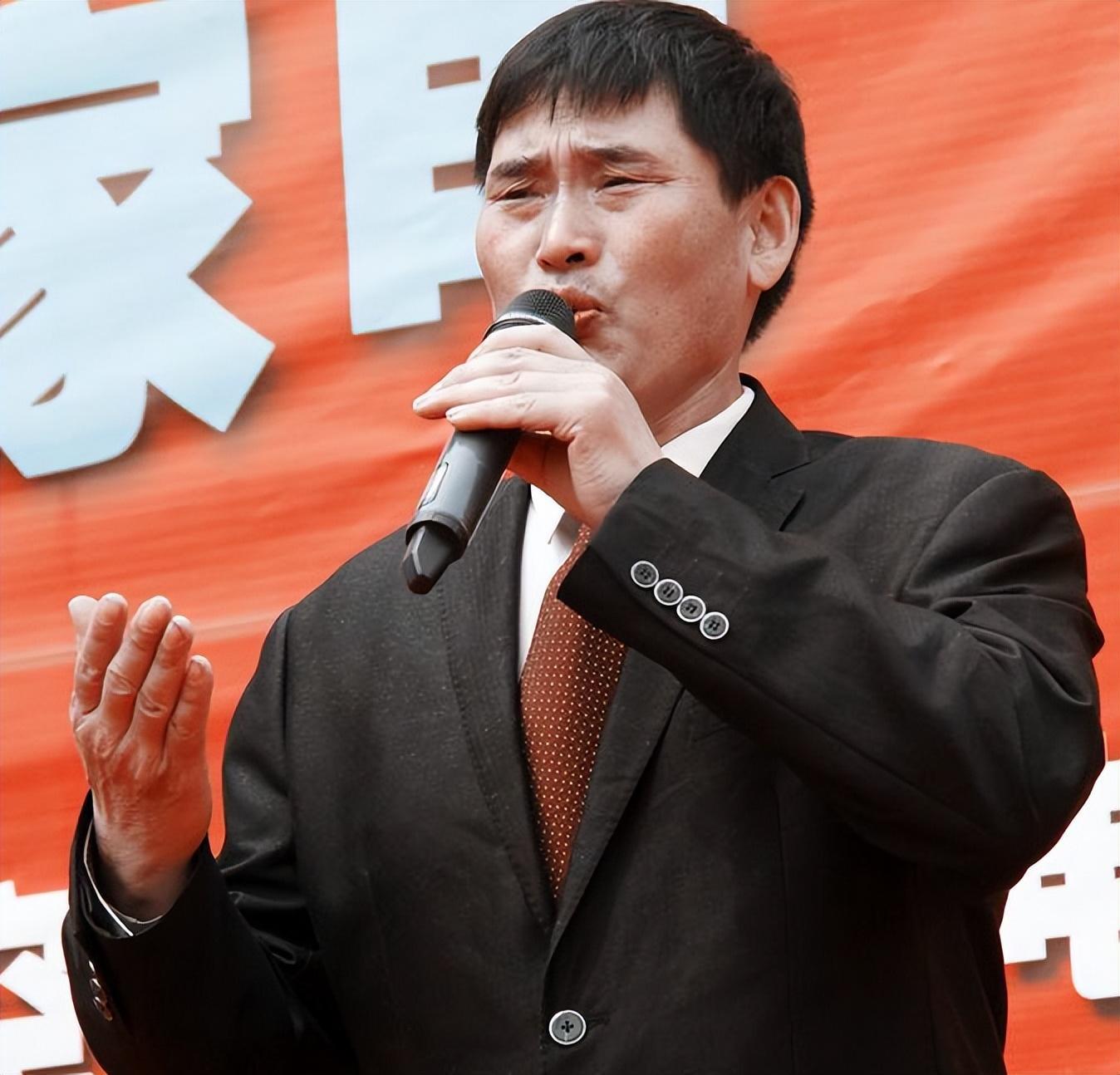 大衣哥宣传防溺水时差点磕破后脑勺 大衣哥朱之文录制