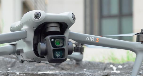 多项升级和改进的无人机 背刺老用户大疆最新发布的无人机djiair3相比