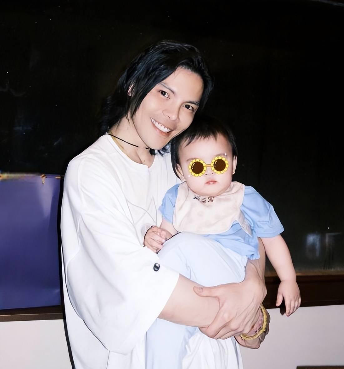 郭碧婷为向佐庆生,送出走心礼物 向佐39岁生日,郭碧婷为他准备了篮球