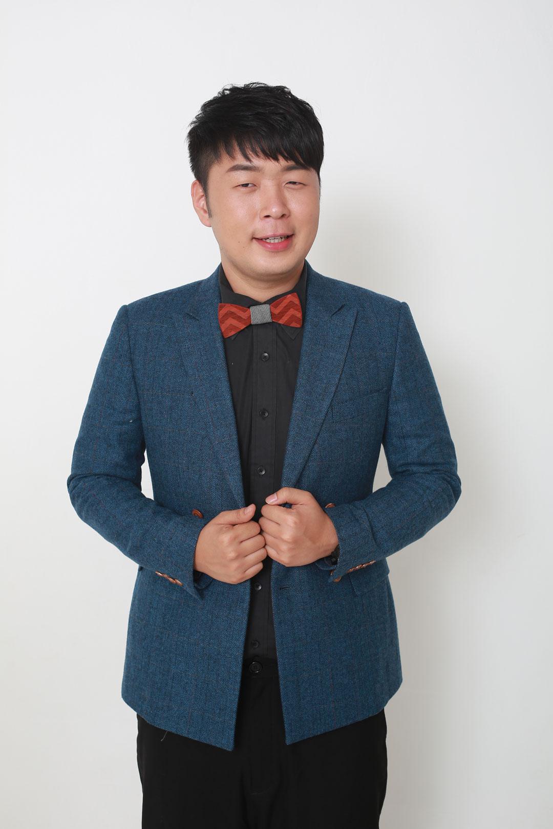 杜海涛吃蜈蚣,勇敢探索美食文化 杜海涛吃蜈蚣在嘴里八进八出,面不改