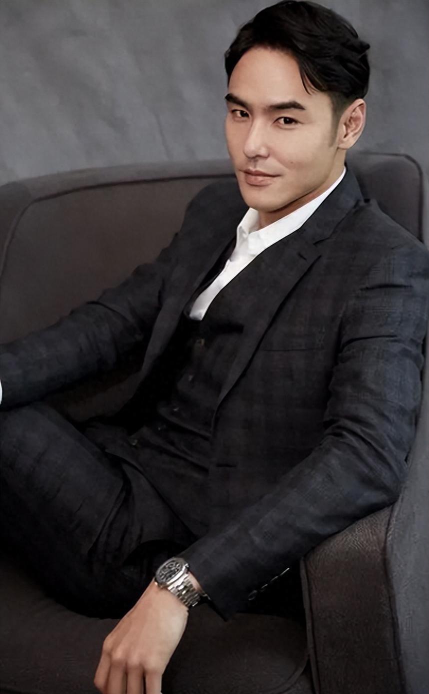 明道二胎得女,妻子长相引争议 明道二胎得女,晒父女合照画面温馨,妻子