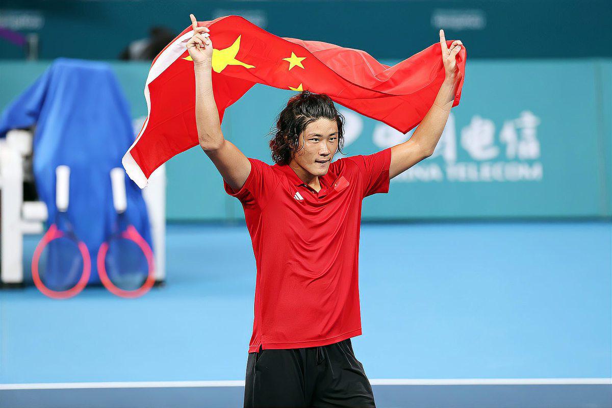 获得金牌,时隔29年,中国队再夺亚运网球男单冠军