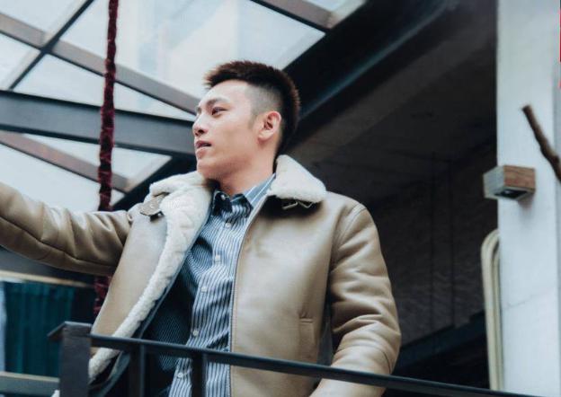 李佳航新剧《猎心者》 李佳航新剧《猎心者》即将上线,故事围绕着"拆