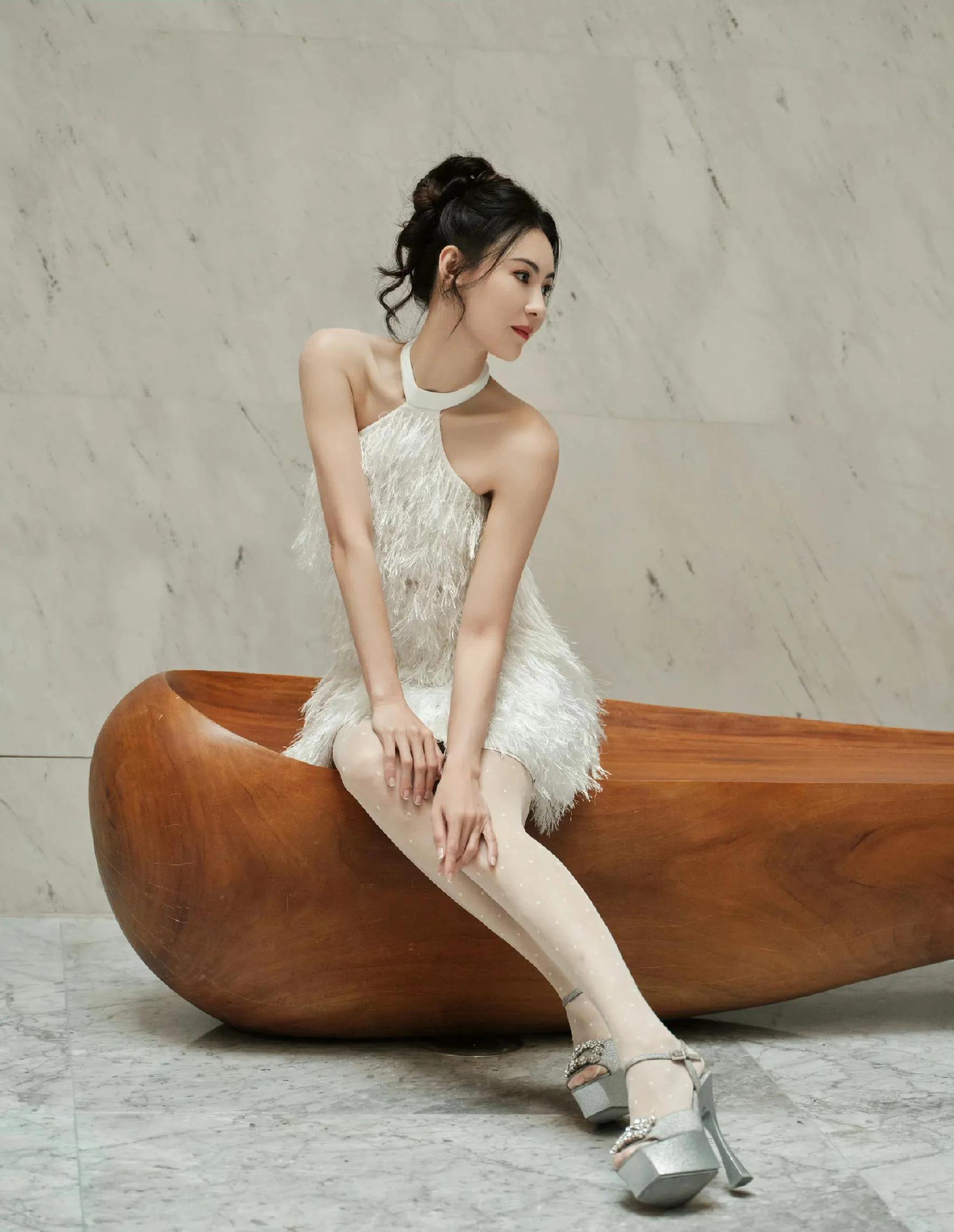 张馨予与张柏芝合照尽显性感与优雅 张馨予与张柏芝合体,性感与优雅