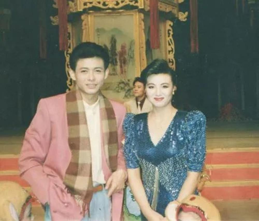 程前的前妻:被否认的三年婚姻 程前曾与王越缔结一段婚姻,两人相恋长