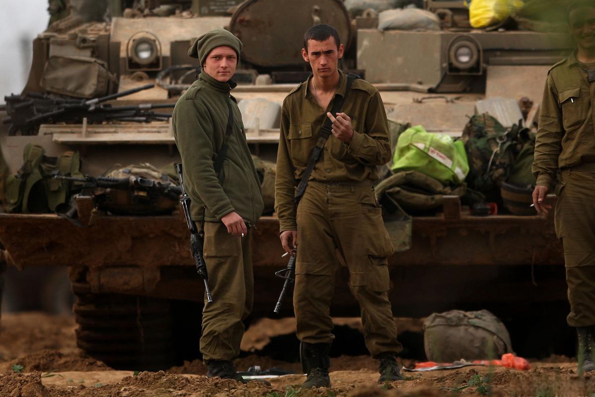 兵临城下:战胜困境的力量 《兵临城下》是一部以历史为背景的战争电影