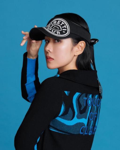 孙艺珍绝美侧颜 孙艺珍代言的高尔夫球品牌piretti发布了最新一系列