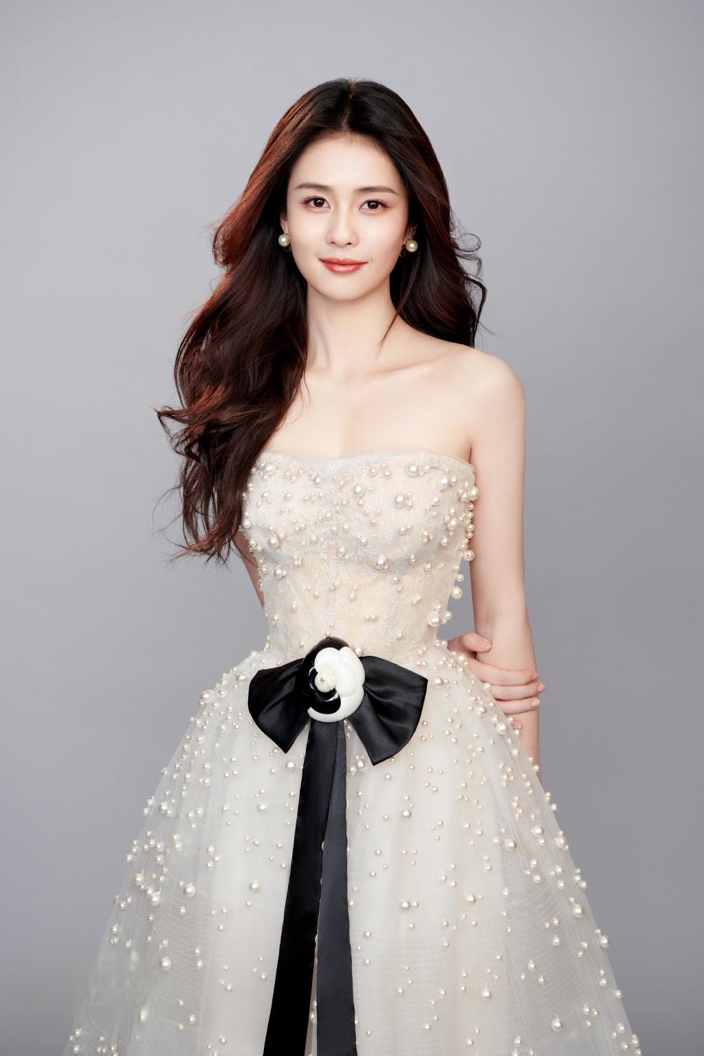 白鹿:演技出众的二线明星 白鹿,一位出生于江苏省常州市的90后女演员