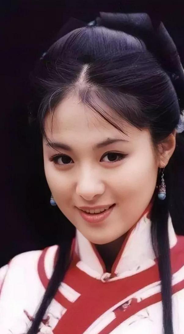 赛西施扮演者沈傲君的魅力 沈傲君是影视界的女神,她不仅拥有迷人的