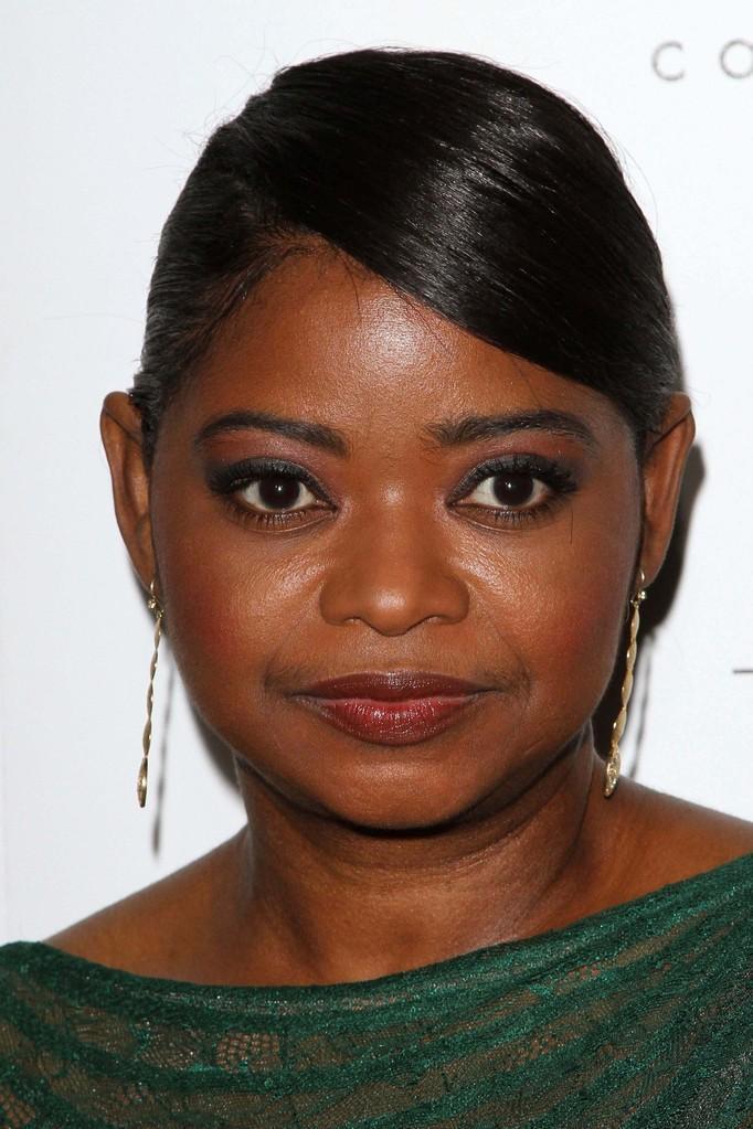 奥克塔维亚·斯宾塞:亲切可亲的美国女演员 奥克塔维亚·斯宾塞是一位