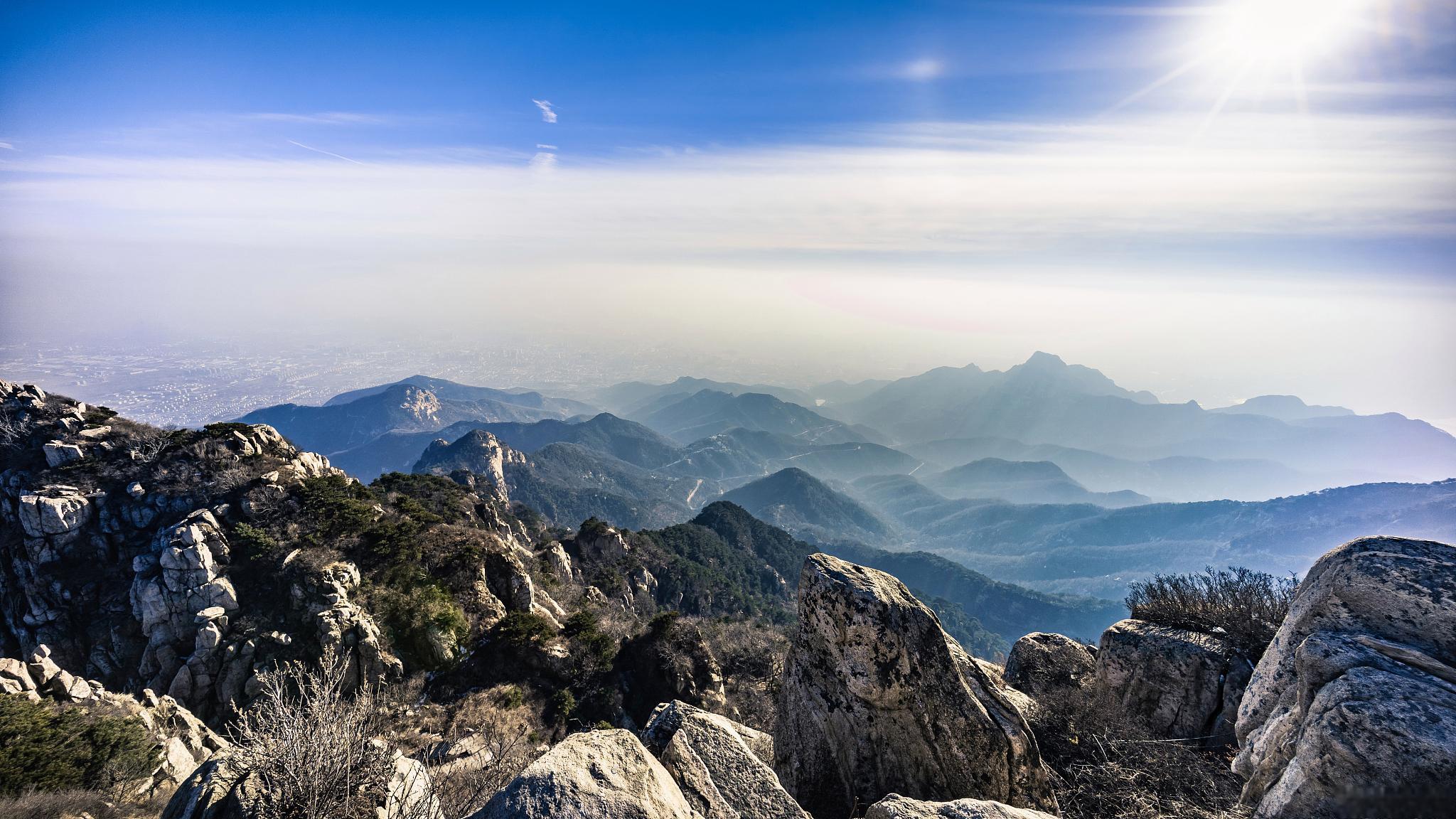 泰山南天门:十万天兵 泰山南天门景区在节日期间预计迎来10万人次游客