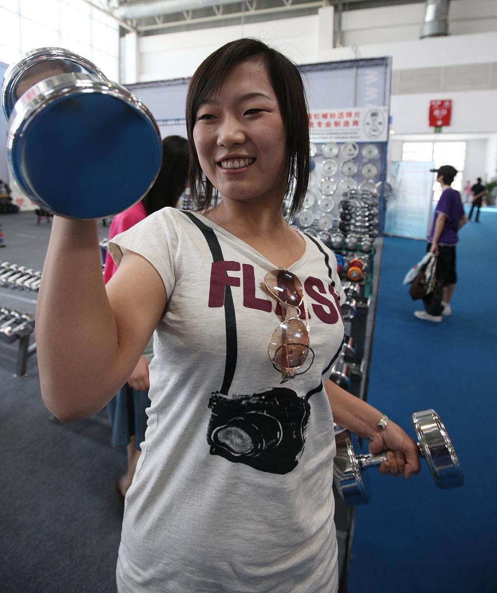 朝鲜女大力士们举疯了!