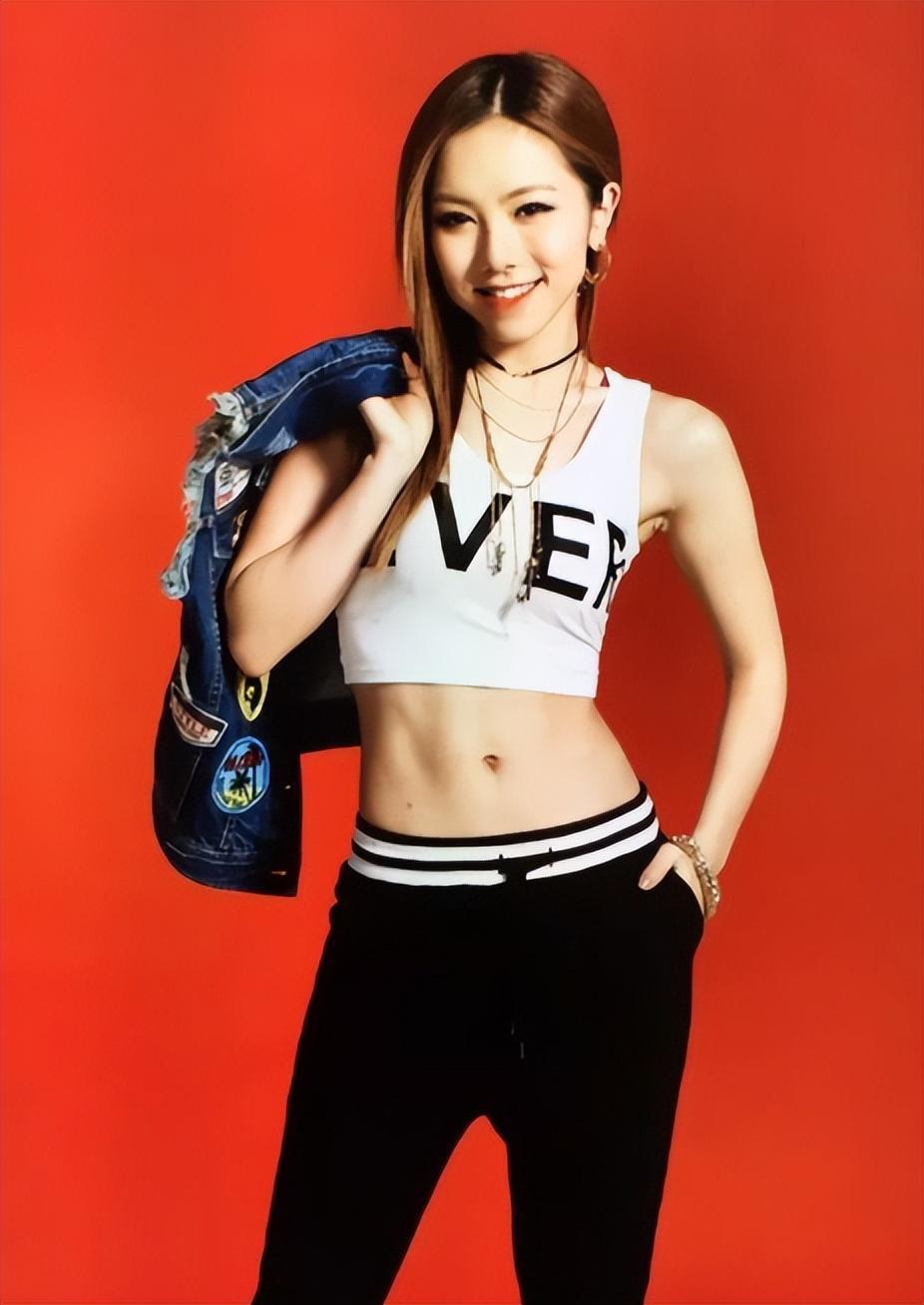娱乐圈五位女星的马甲线 无论是明星还是平常人,我们都应该有健身习惯