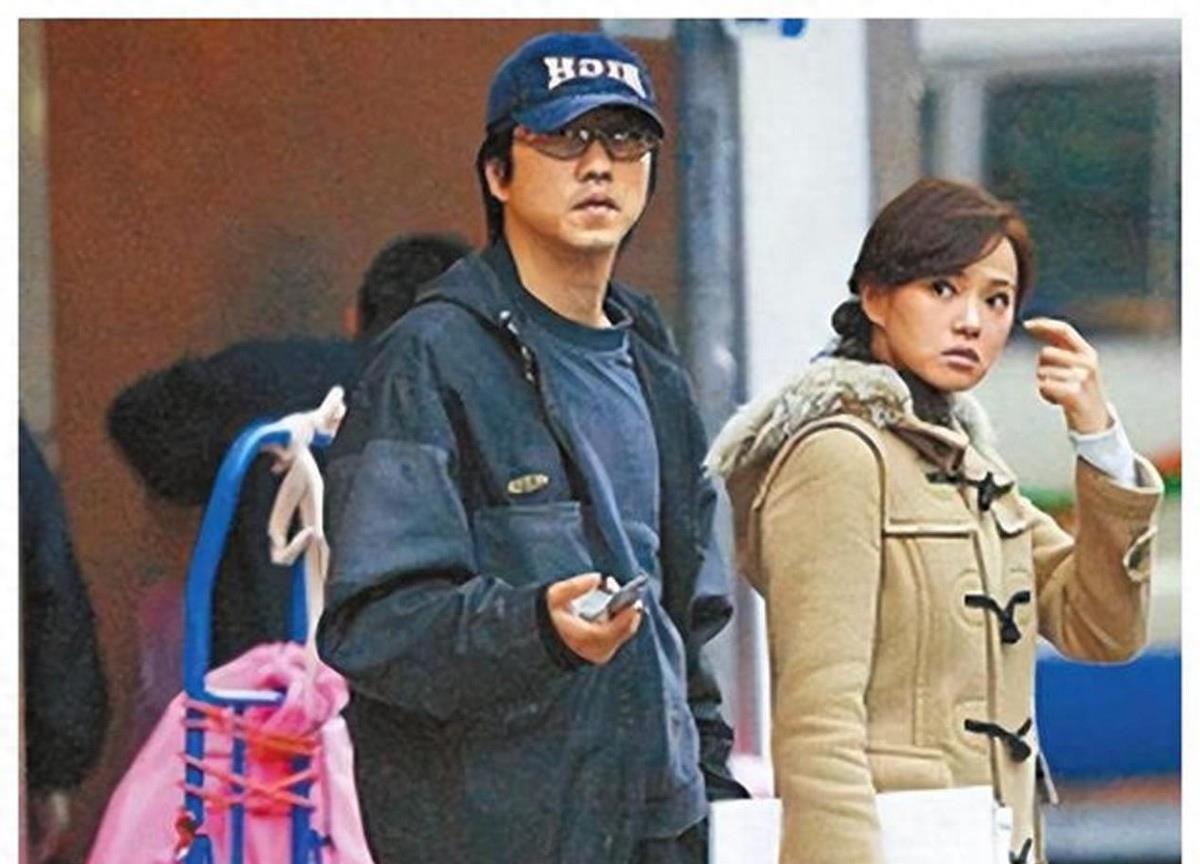 秦昊送巨大玫瑰花给妻子 伊能静晒出七夕礼物,秦昊送给她一束巨大的