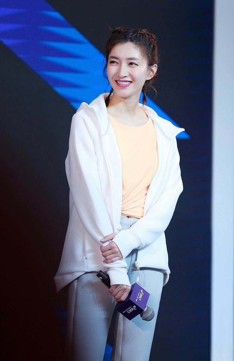 言行举止引争议 江疏影素颜照曝光,网友对她的真实年龄和形象产生了