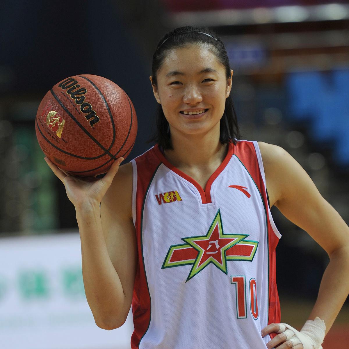 22岁女篮小将罗欣棫首秀完美 中国女篮的小将罗欣棫在昨晚的比赛中