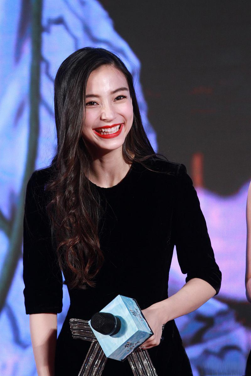 杨颖今年新换了造型师之后,粉丝认为整体效果不如之前,造型同质化